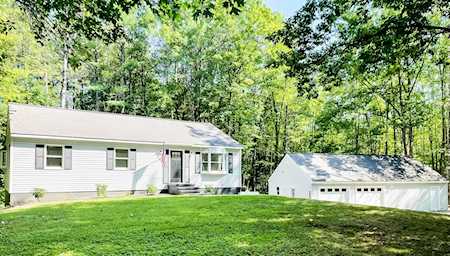 21 Franklin Pierce Dr Webster, NH 03303