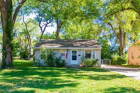 2009 S Osage Ave Independence, MO 64055