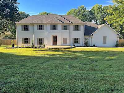 10091 Barn Hill Dr Collierville, TN 38017