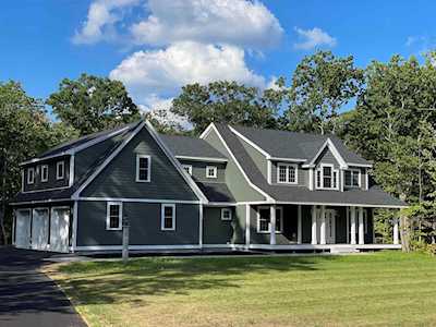 12 Gladys Nicoll Ln Chester, NH 03036