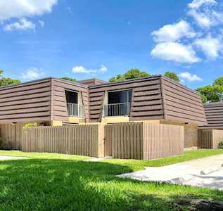 502 5th Court Palm Beach Gardens, FL 33410