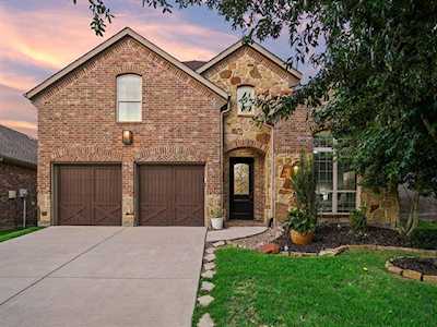 8604 Silverleaf Circle Lantana, TX 76226