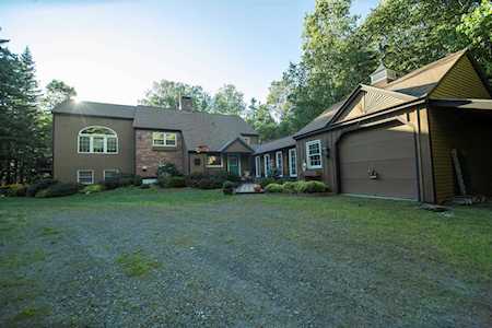 32 Village East Rd Wilmington, VT 05363