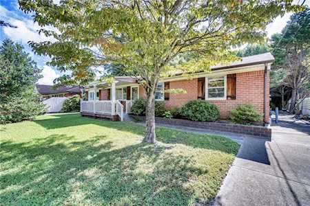 829 Colony Manor Rd Chesapeake, VA 23321