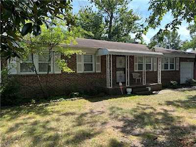 1641 Cardigan St Chesapeake, VA 23324