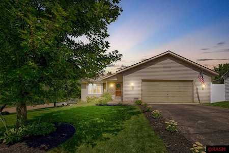 705 Koehnen Dr Chaska, MN 55318