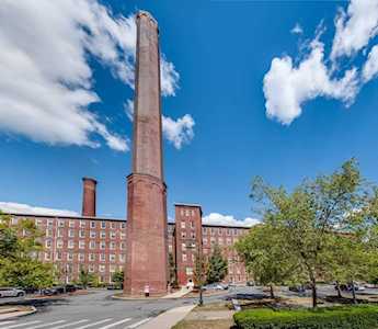 52 Lawrence Dr #M401 Lowell, MA 01854
