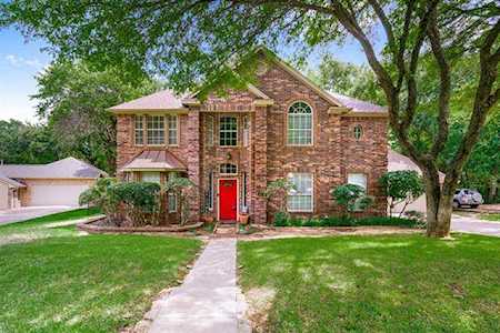407 Longfellow Drive Highland Village, TX 75077
