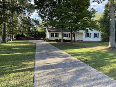 210 N Wedgewood Drive Washington, NC 27889