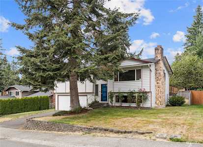 17430 Woodland Dr Bothell, WA 98012