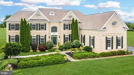 16845 Michelson Dr Purcellville, VA 20132