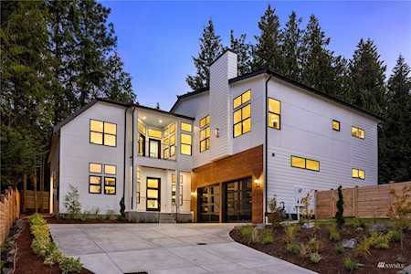 4033 Lake Sammamish Parkway SE Bellevue, WA 98008