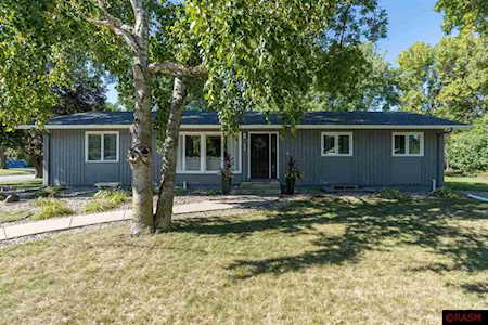 2202 Clare Dr North Mankato, MN 56003