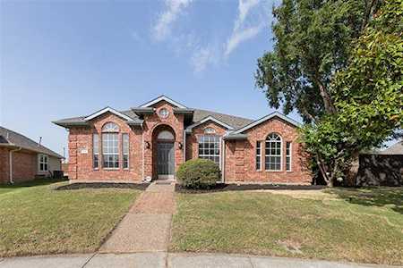 2216 Pinto Lane Lewisville, TX 75067