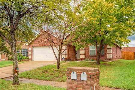 703 Moss Glen Trail Arlington, TX 76002