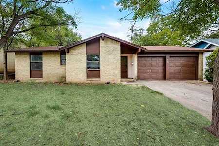 703 Johns Drive Euless, TX 76039