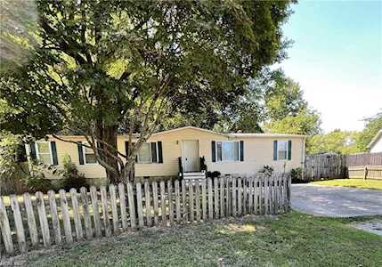 106 Tall Pine Circle Yorktown, VA 23693