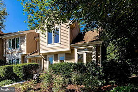 1130 Whitworth Ct Herndon, VA 20170
