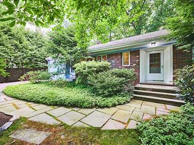 283 Hammond Pond Pkwy Brookline, MA 02467