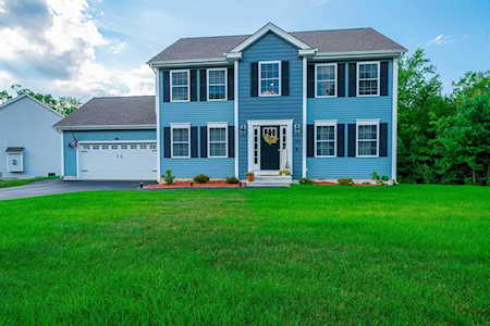 88 Creekside Dr Manchester, NH 03109