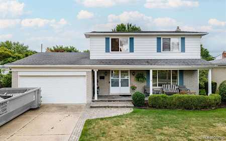 22906 Newberry St St. Clair Shores, MI 48080
