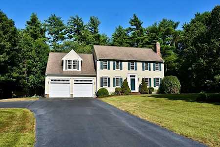 26 Boxberry Ln Rochester, MA 02770
