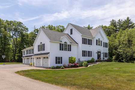 36 Long Meadow Farm Dr Epping, NH 03042