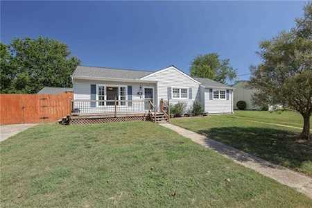5572 Aurora Dr Virginia Beach, VA 23455
