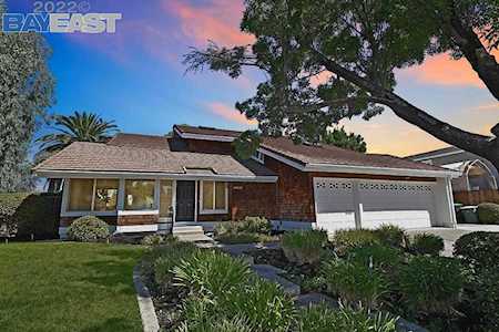 3193 Chardonnay Dr Pleasanton, CA 94566