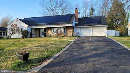 24 Clearwater Dr Willingboro, NJ 08046
