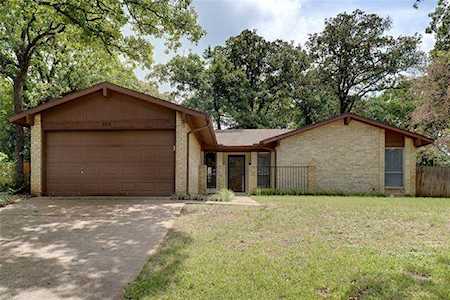 307 Lone Oak Circle Euless, TX 76039