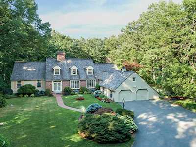 46 Bridle Path Way Tyngsborough, MA 01879