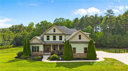 2707 Silver Stone Ln Denver, NC 28037