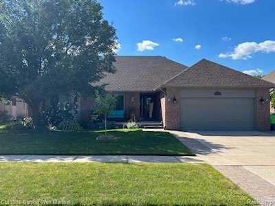 48771 Dunn Macomb, MI 48044
