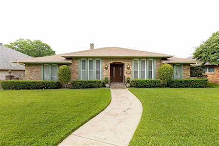 9220 Alta Oaks Drive Dallas, TX 75243