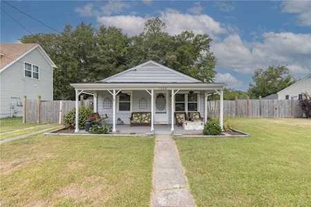 1006 Baugher Ave Chesapeake, VA 23323