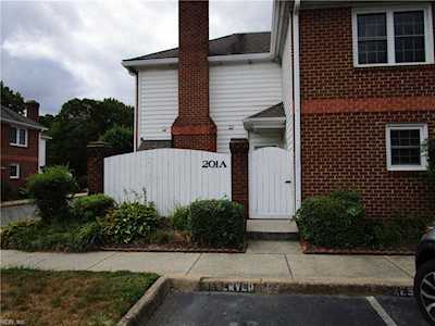 201A Amersham Dr Yorktown, VA 23693
