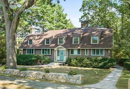 10 Hawthorne Rd Wellesley, MA 02481