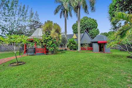 6031 SW 82nd Ave Miami, FL 33143