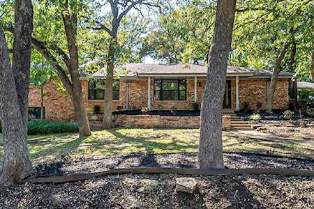 1208 Pebble Creek Drive Euless, TX 76040