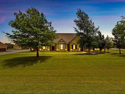 209 Silver Rose Boulevard Burleson, TX 76028