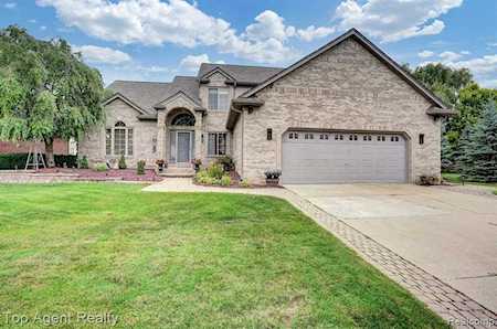 48767 Brittany Parc Macomb, MI 48044