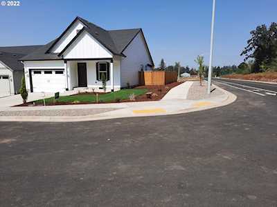 840 Oakleaf WAY Silverton, OR 97381