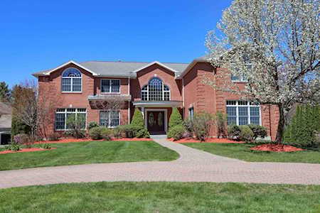 5 Crestwood Ln Nashua, NH 03062