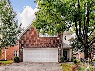 4112 Sharon Commons Ln Charlotte, NC 28210