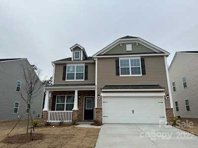 8121 Clairwood Dr Charlotte, NC 28269