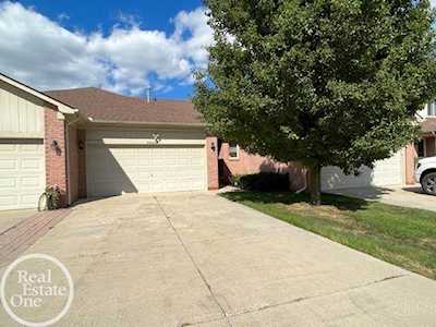 26323 Sanajo Chesterfield, MI 48051
