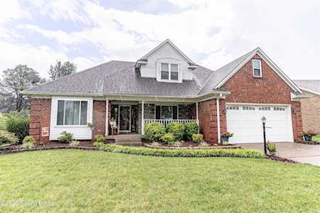 4704 Hunters Point Cir Louisville, KY 40216