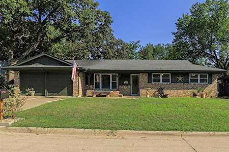 117 Hayes Lane Hurst, TX 76053