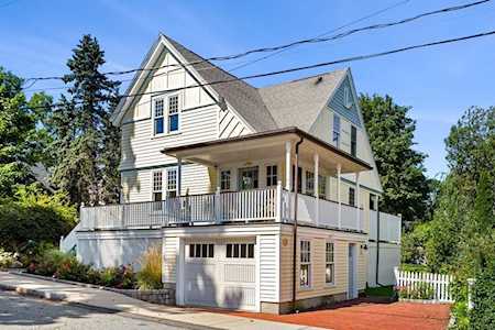 15 Guernsey Street Marblehead, MA 01945